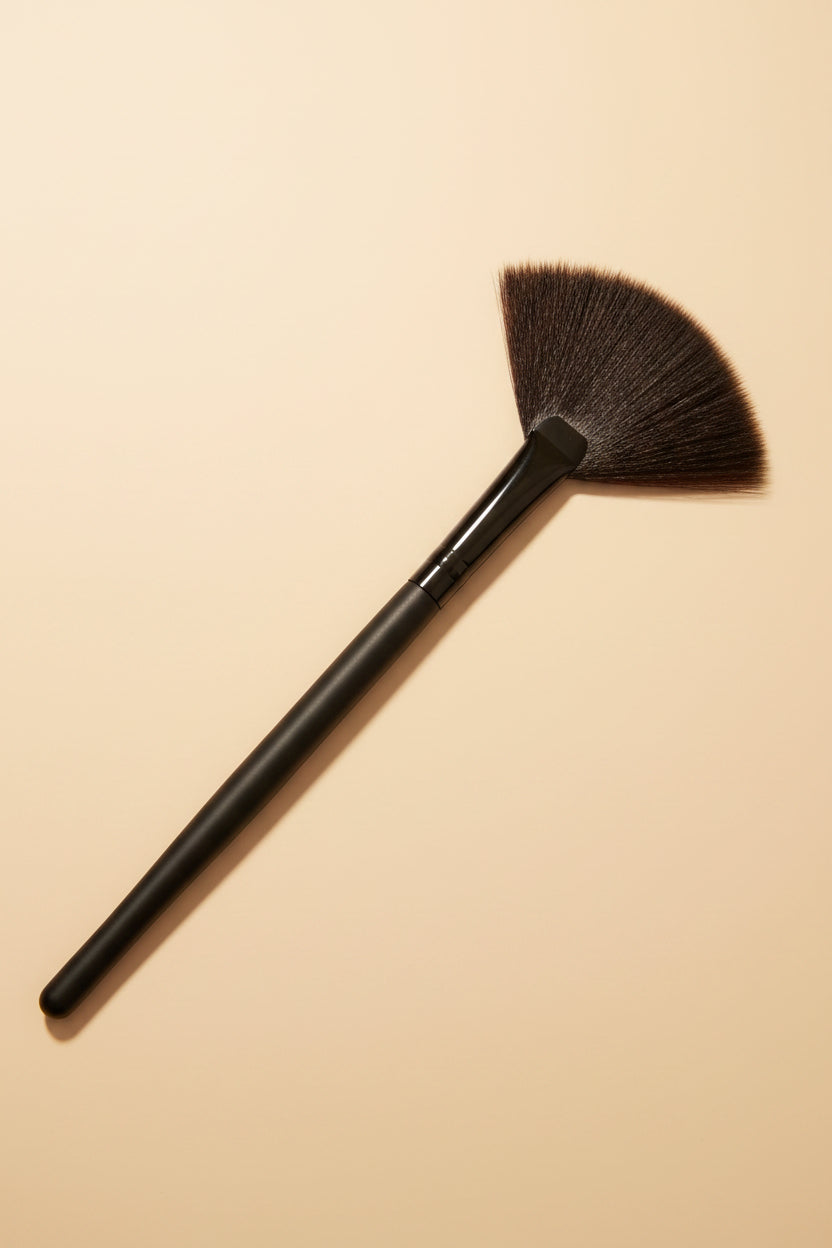 Fächerförmiger Make-up-Pinsel