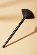 Fächerförmiger Make-up-Pinsel